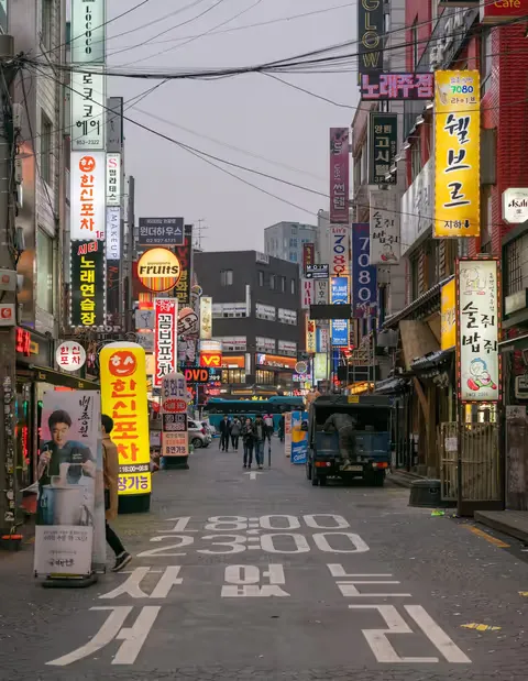 A picture by Ethan Brooke of a street in Seoul.